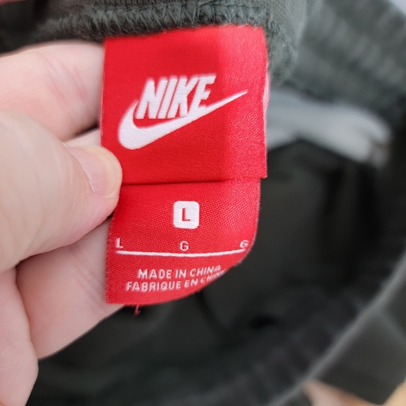 Nike Men's "Nike Air" Sweatpants Two-Tone Green Size Large Style #AT5259-355. - Picture 8 of 10